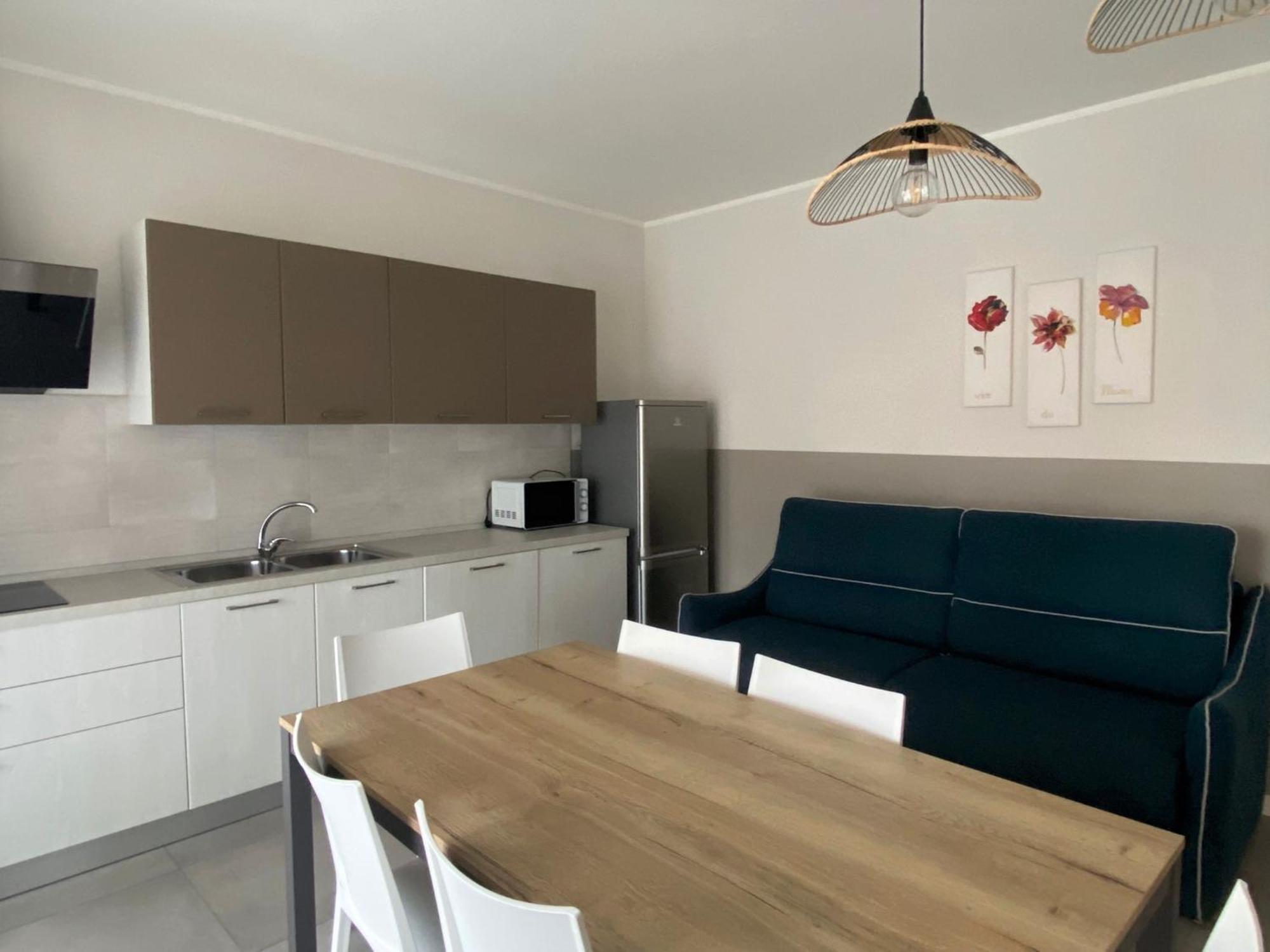The Prince - Luxury Apartments With Pool Пескьера-дель-Гарда Экстерьер фото