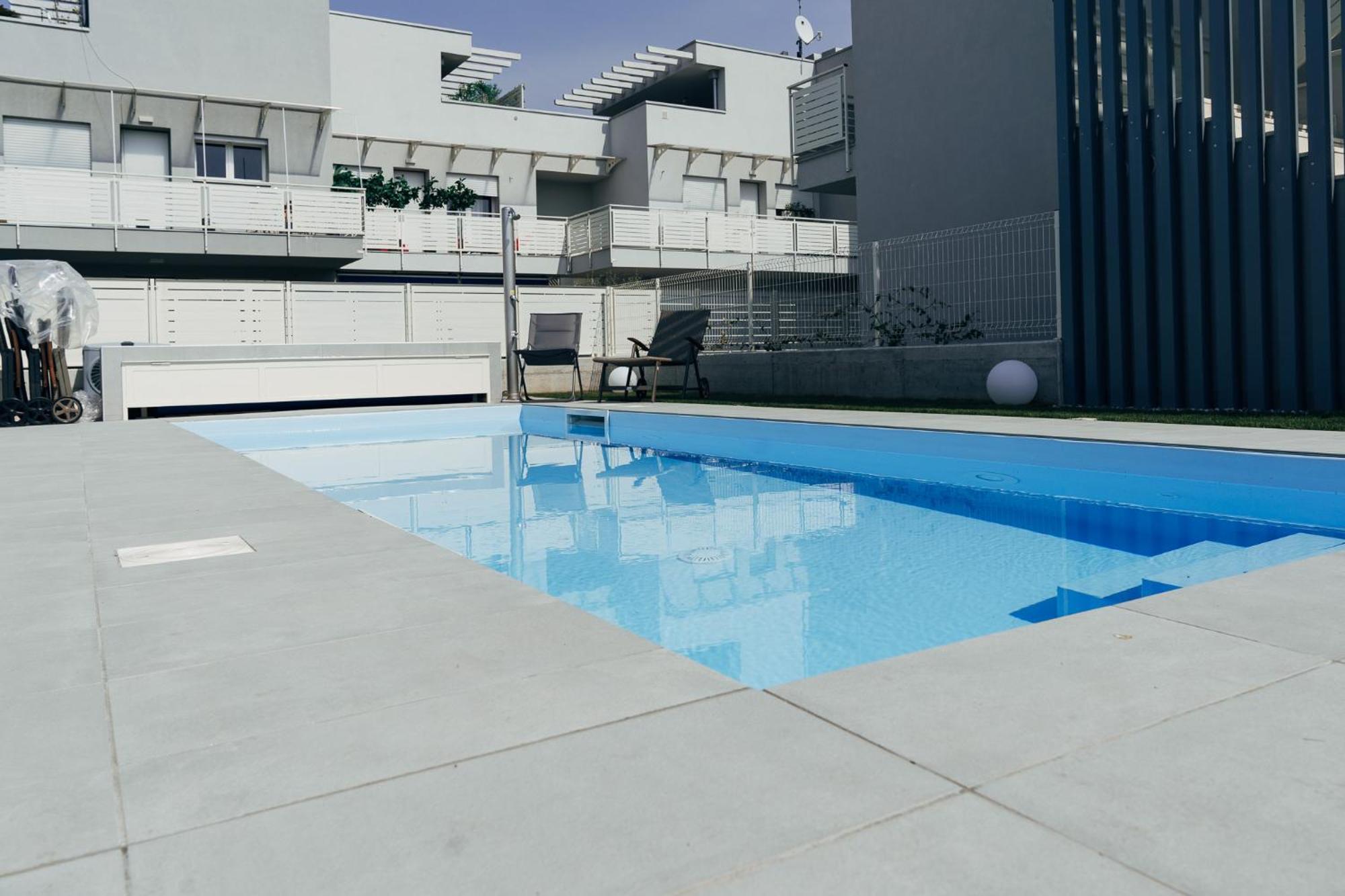 The Prince - Luxury Apartments With Pool Пескьера-дель-Гарда Экстерьер фото
